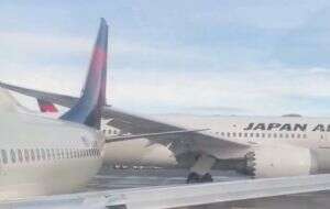 Avión de Japan Airlines golpea a avión de Delta que iba a volar a Puerto Vallarta (Video)