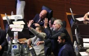 Senadores de la 4T consuman con retroactividad 
