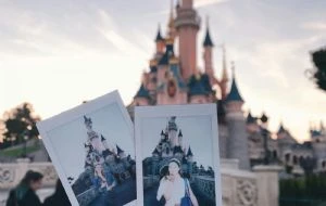 Turista es arrestado tras agredir a una menor por lugar en fila de Disney World