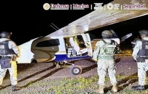 Interceptan aeronave con 427 kilos de cocaína en Tecomán, Colima
