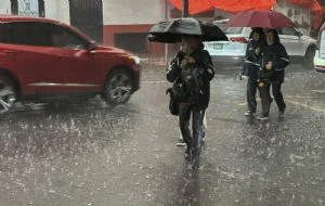 Monzón, inestabilidad atmosférica y humedad reforzarán lluvias este miércoles en casi 20 estados