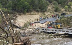 Sheinbaum felicita a dos mexicanas que apoyaron en rescates tras inundaciones en Texas