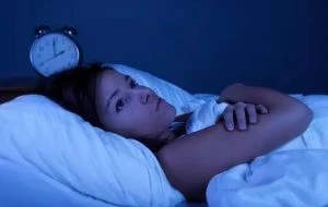 ¿Dormir mal engorda? Esto dicen la UNAM, la OMS y la Clínica Mayo