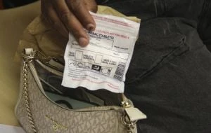 En Sudáfrica luchan por encontrar medicamentos contra el VIH tras recortes de ayuda de EU