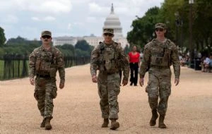 Trump sopesa despliegue militar en más ciudades, incluyendo Baltimore, Chicago y NY