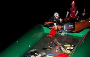 Hallan los cuerpos de tres hermanas muertas en bote migrante