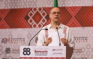 Convención Bancaria: Peña Merino evade a la prensa y hace mutis sobre reforma a telecom
