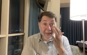 Fernández Noroña llora por Palestina durante transmisión en vivo (Video)