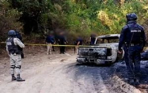 Hallan los cuerpos de seis hombres ejecutados en Michoacán; tres fueron calcinados y uno decapitado