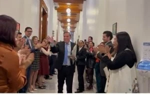 Rinden tributo con aplausos y porras a ministros salientes de la Suprema Corte (Video)