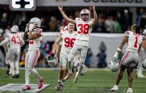 Ohio State gana primer título nacional desde 2014 al superar 34-23 a Notre Dame