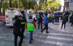 Se incendia edificio sobre Paseo de la Reforma; 40 personas son atendidas