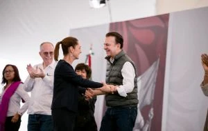 El gobernador priista de Durango da espaldarazo a Sheinbaum y se declara “Claudista”