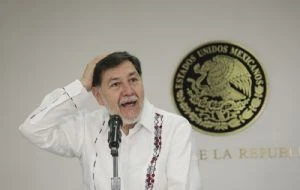 Fernández Noroña dice que volvería a volar en jet privado; “es práctico”
