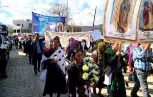 Peregrinación en Chenalhó para exigir justicia por el asesinato del padre Marcelo Pérez (Video)