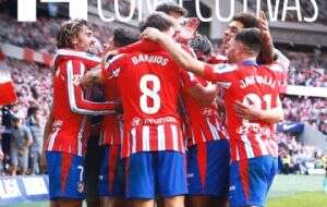 Atlético Madrid gana su 14mo partido consecutivo y lidera la liga española