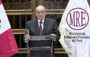 Perú rompe relaciones diplomáticas con México por dar asilo a exprimera ministra (Video)