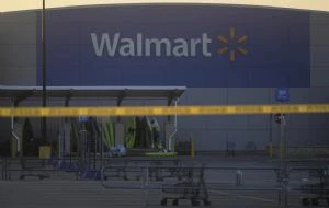 Buscan presentar cargos de terrorismo contra sospechoso del ataque con cuchillo en Walmart