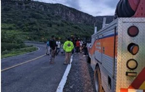 Rescatan a 17 personas atrapadas en cascadas de Tarimoro, Guanajuato, por inundaciones