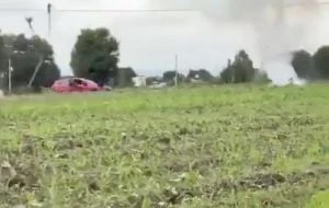 Explotan granadas a policías justo cuando acudieron a levantar cuerpos (Video)