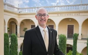 Renuncia rector de la UAEMex tras 13 días de paro; estudiantes exigen anular elección