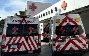 Civiles armados esposan y golpean a paramédicos de la Cruz Roja en Culiacán