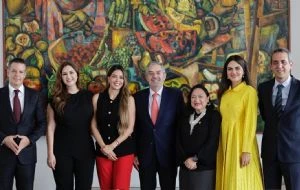 Senadores vuelven a EU para intentar frenar impuesto a remesas; PRI y MC no acuden