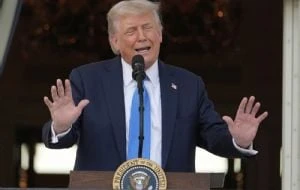 Trump anuncia prohibición total de viajes a EU para personas de 12 países y parcial para otros siete