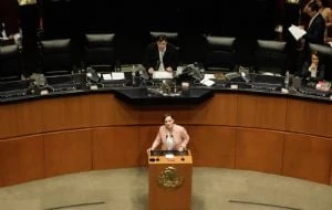 Lilly Téllez felicita a votantes que le mentaron la madre a Fernández Noroña