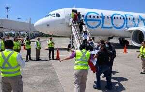 Aterrizó en Chiapas un avión con 157 mexicanos deportados desde EU