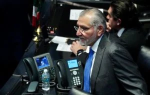 Adán Augusto López dice que sus ganancias ahora son por la “actividad ganadera”
