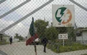Buscan revivir el caso de Luz y Fuerza del Centro: piden a la Corte revisar decreto de Calderón