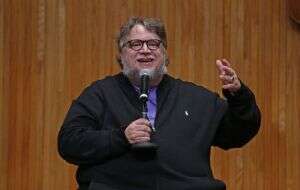 Tunden a Guillermo del Toro por elogiar a “Emilia Pérez”