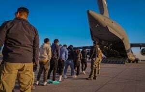 México rechazó vuelo de EU con migrantes; 