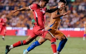 Con gol del portugués Paulinho, Toluca rescata empate ante Tigres en semifinal mexicana (Video)