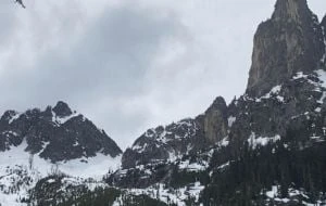 Montañista sobrevive a caída de 120 metros; sus tres compañeros mueren