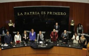 Senadores toman protesta a Laura Itzel Castillo como presidenta de la Mesa Directiva