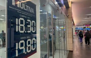 Peso gana pese a aranceles de Trump y con inflación cediendo