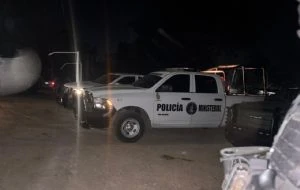 Comando armado roba agencia automotriz en Acapulco; policía recupera cinco vehículos