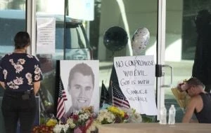 Autoridades piden ayuda al público para encontrar a la persona que disparó a Charlie Kirk