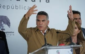 “Patético, torpe y acabado”, dice “Alito” Moreno sobre Adán Augusto López