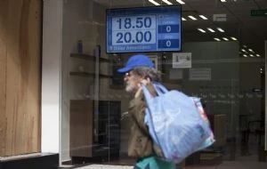 Peso pierde tras caída del PIB de México