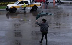 Ciclones Bárbara y Cosme podrían unirse; lloverá muy fuerte de lunes a jueves en estas entidades