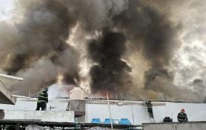 Incendios en la CDMX: En la Morelos se quemó una bodega y en la Cuauhtémoc puestos de un mercado