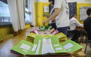Por baja participación, fracasa referendo en Italia sobre ciudadanía y protecciones laborales