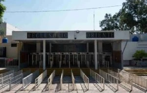 Reportan posible fuga de reo del Reclusorio Oriente; director y custodios son presentados ante el MP