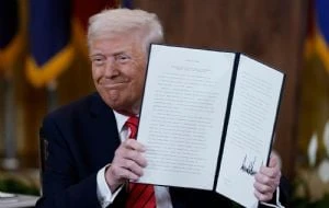 Guerra arancelaria de Trump pega al PIB de EU; se contrae 0.3% en el primer trimestre