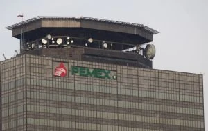 Hacienda emite deuda por 12 mil millones de dólares para Pemex