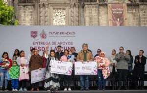 Desde el zócalo, Brugada entrega 24 mil apoyos del programa “Desde la Cuna”