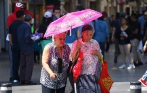 El calor en pacientes con problemas cardiovasculares aumenta riesgo de hipotensión y arritmias: experta